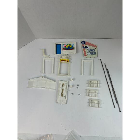 Vintage 1960s Brumberger Tri‑Level Service Station Steel Construction Set w/ Box - Picture 9 of 16